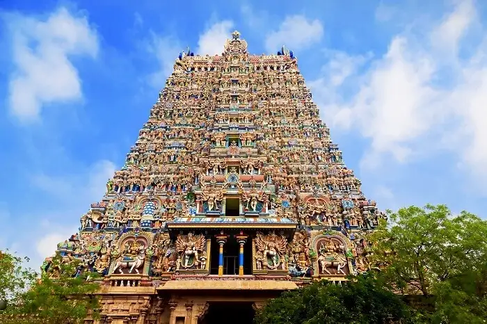 Meenakshi Amman Temple (Top 5 Famous Temples in India 2024)